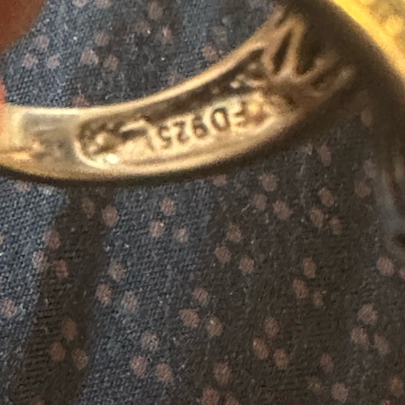 Sterling silver with green gemstones bypass ring - Picture 4 of 5